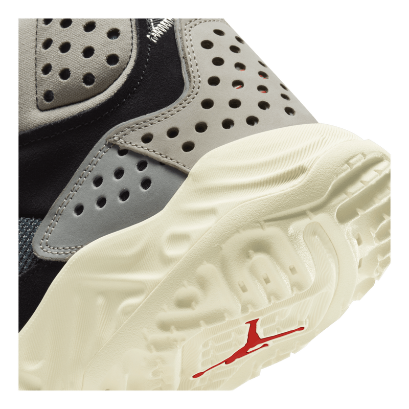 Jordan Delta Mid Hastabright