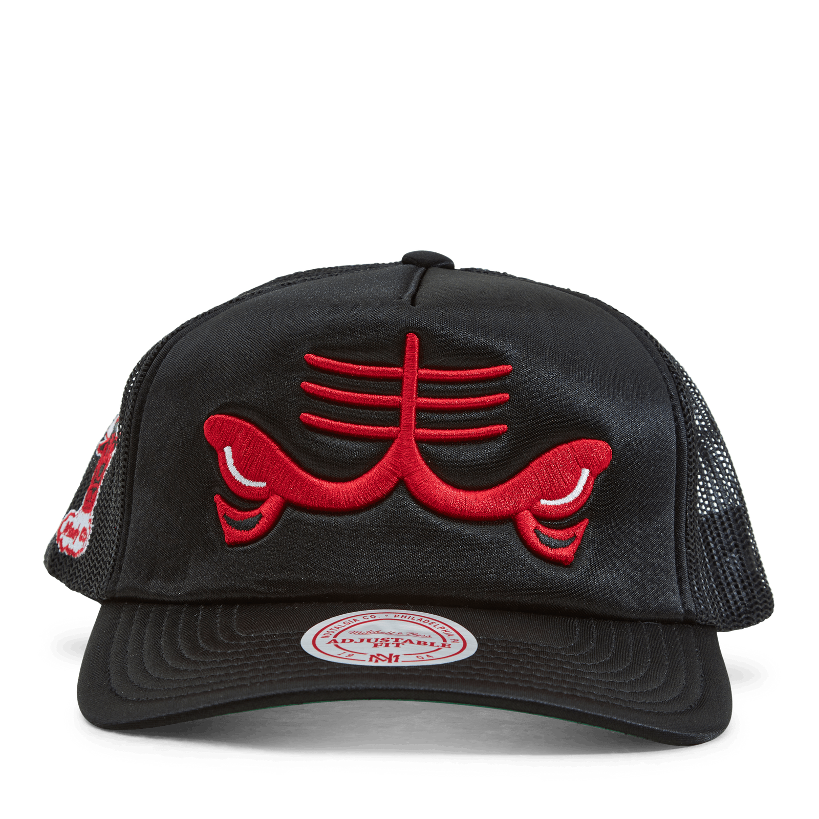 Bulls Logo Remix Trucker Snapback - Mitchell \u0026 Ness – Thesolestory.com, image size:1600x1600