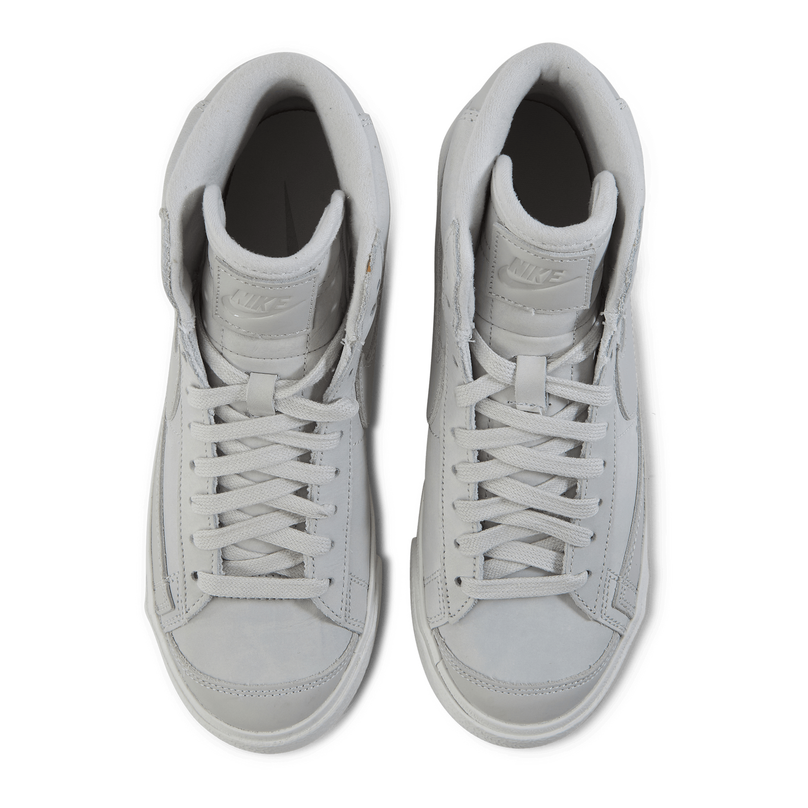 nike blazer mid 77 trainers in heritage white