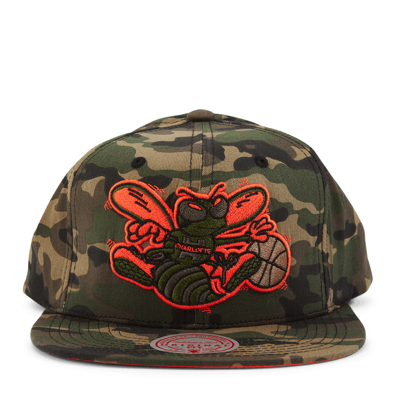 Men's Mitchell & Ness Camo Charlotte Hornets Hardwood Classics Neon Pop Snapback Hat