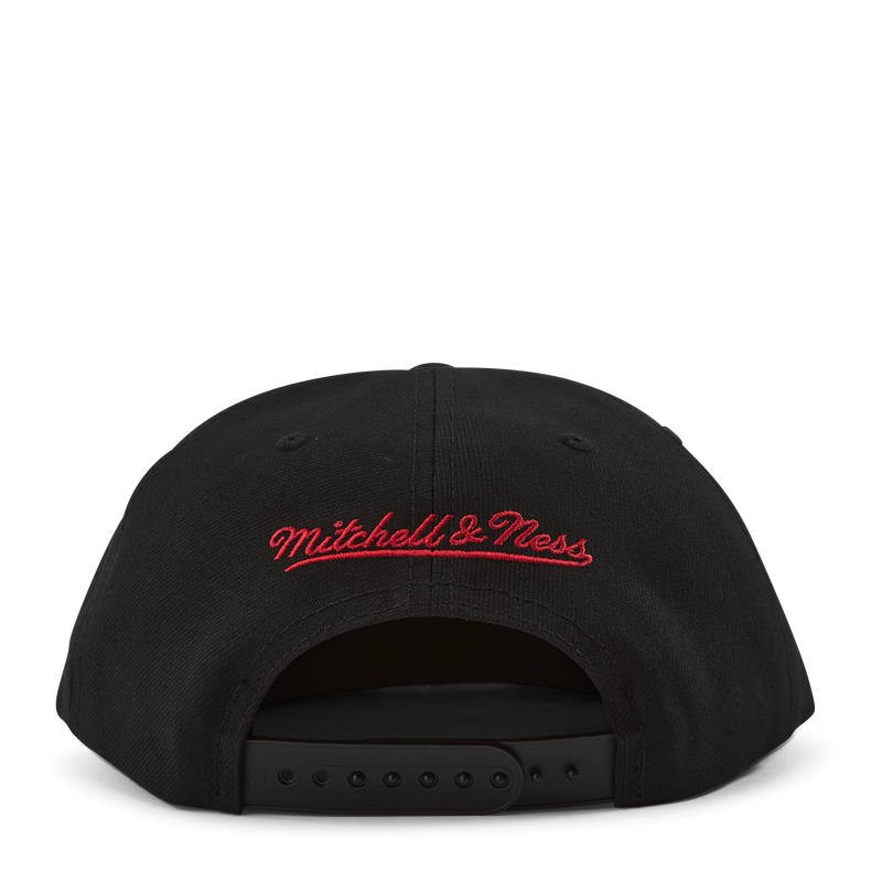 B Snapback