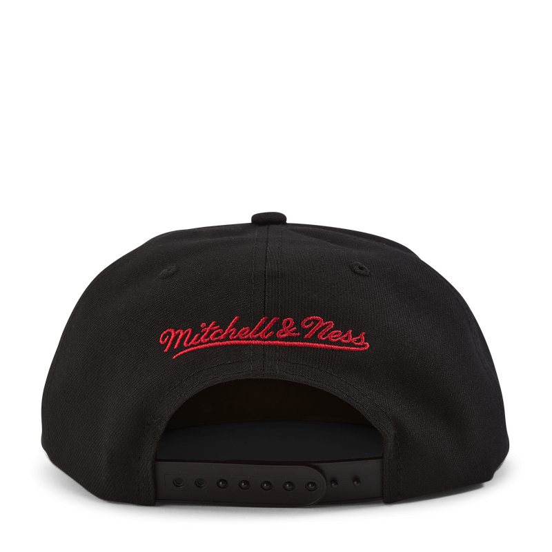 B Snapback