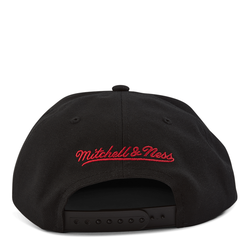B Snapback