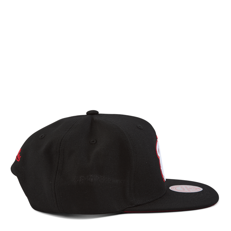 B Snapback